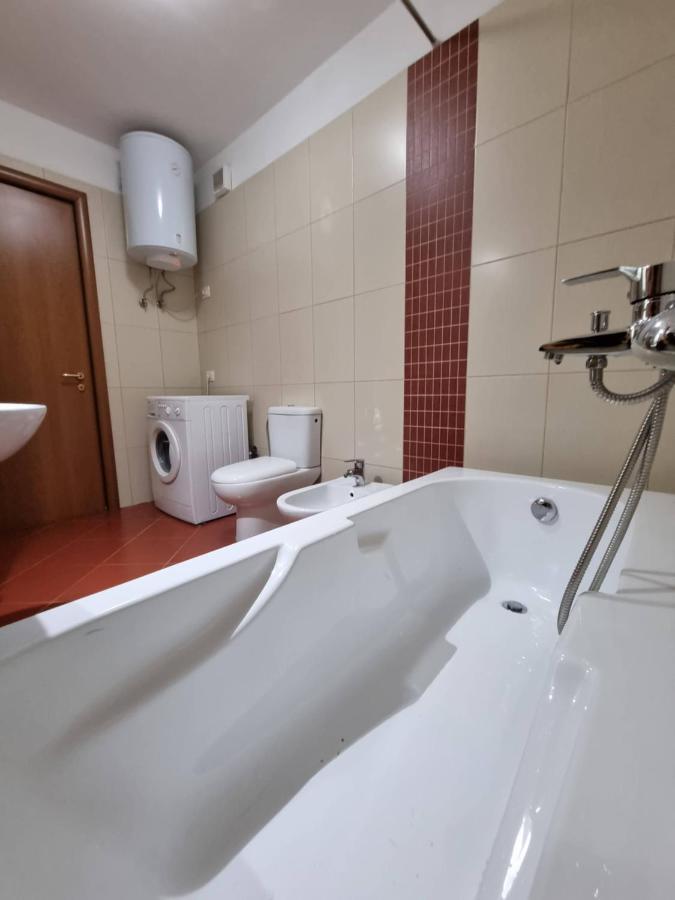 Family Apartment In Center Of Tirana Kültér fotó